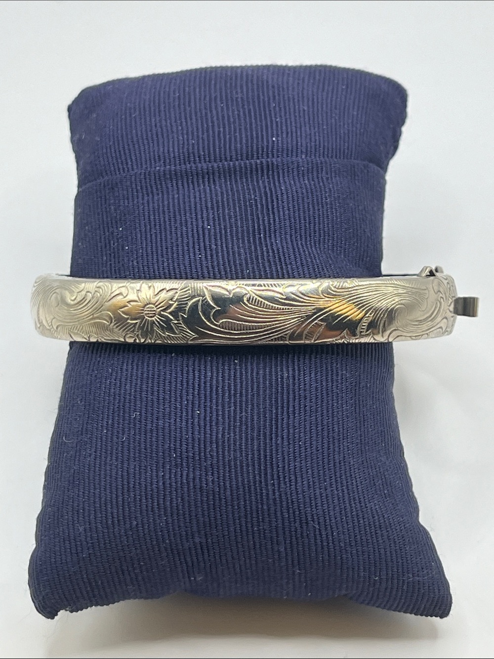 Vintage Silpada Engraved Floral Silver-Tone Hinged Bangle Bracelet RETIRED